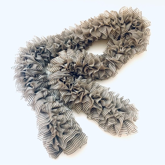 HANDMADE FASHION Ruffled Scarf, tan and black - Picture 2 of 3
